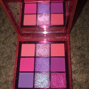 Huda beauty pink neon palette
